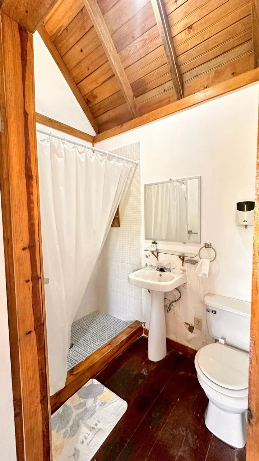 Las Palmas Beach Hotel Dixon Cove Bagian luar foto