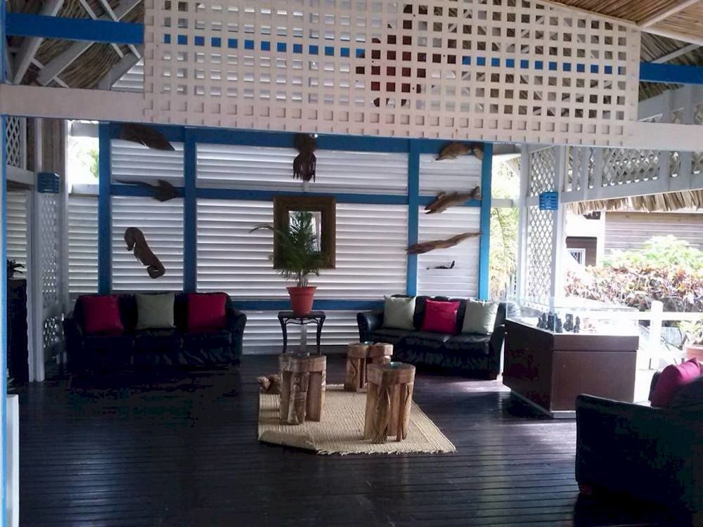 Las Palmas Beach Hotel Dixon Cove Bagian luar foto