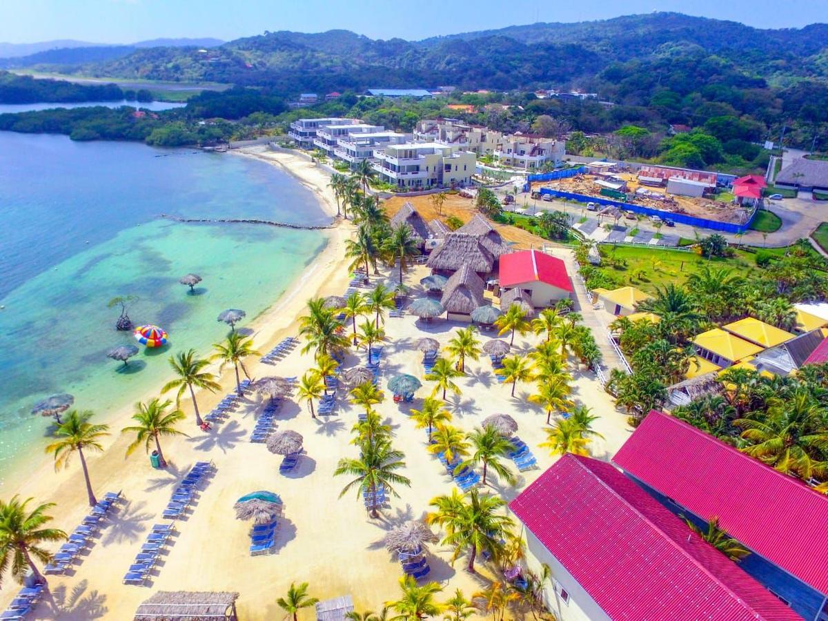 Las Palmas Beach Hotel Dixon Cove Bagian luar foto
