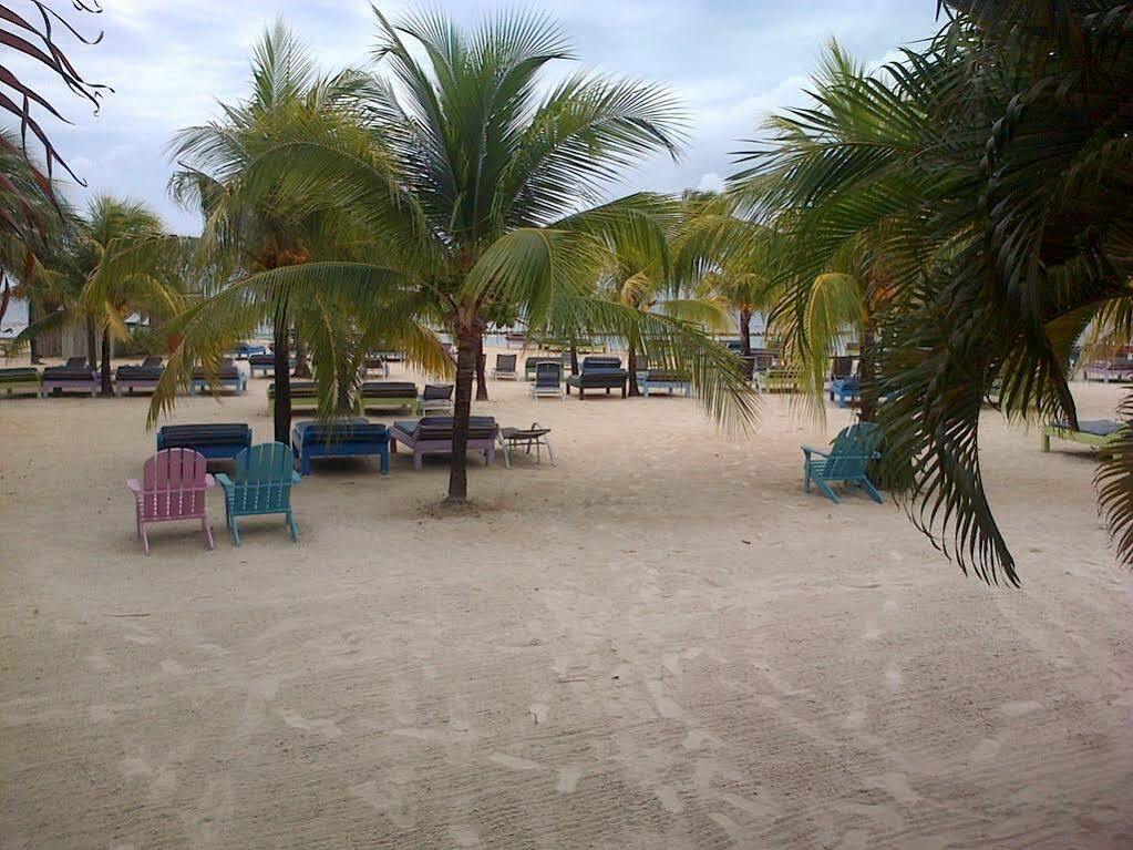 Las Palmas Beach Hotel Dixon Cove Bagian luar foto